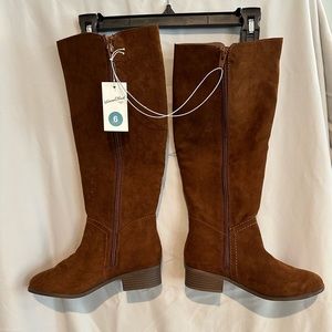 NWT Universal Thread boots.